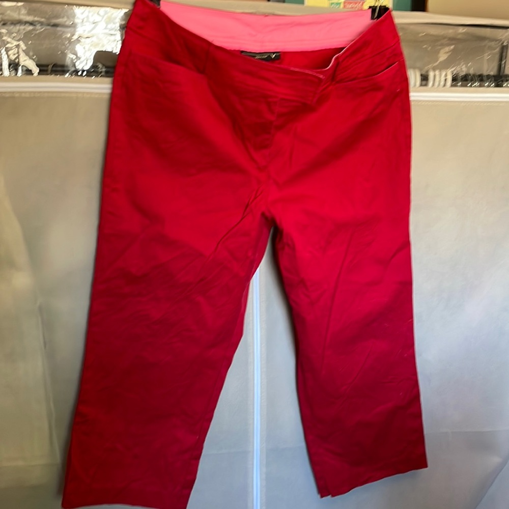 Red capris